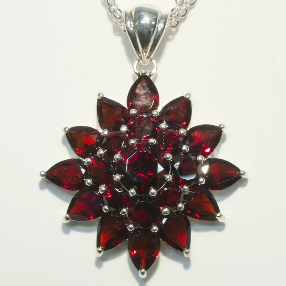 Natural garnet sunburst solid sterling silver pendant & 3 strand chain - Picture 4 of 11